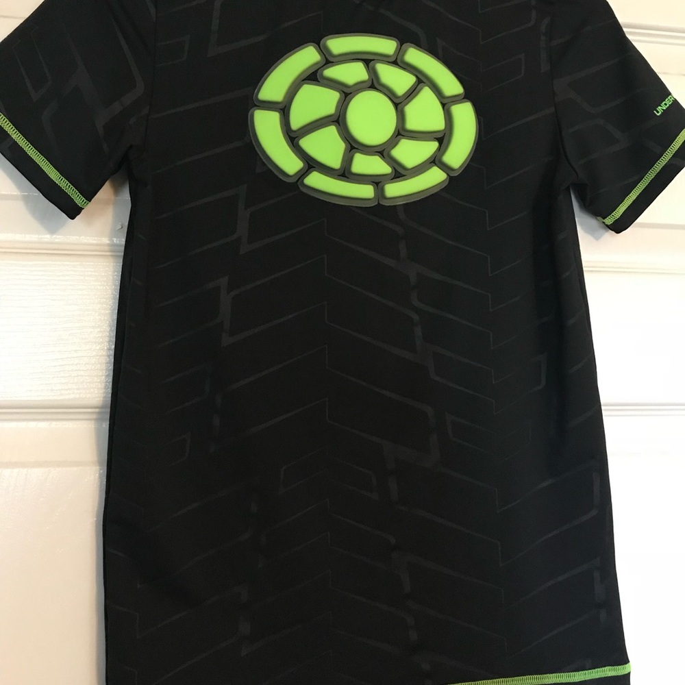 Under Armour, fitted, Heat Gear sport shirt